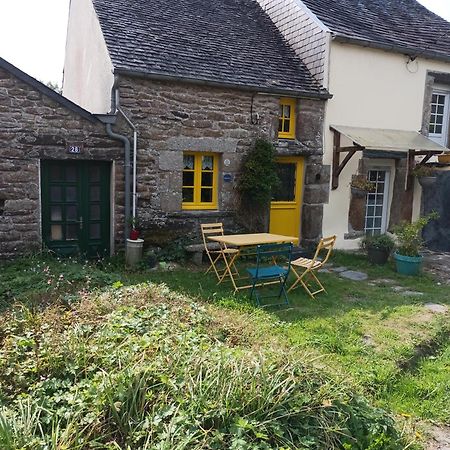 La Maison De Poupee Berrien Buitenkant foto