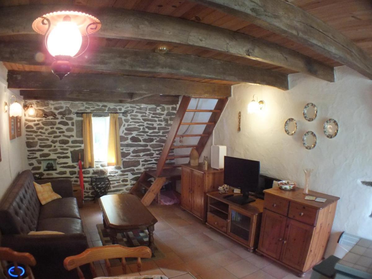 La Maison De Poupee Berrien Buitenkant foto