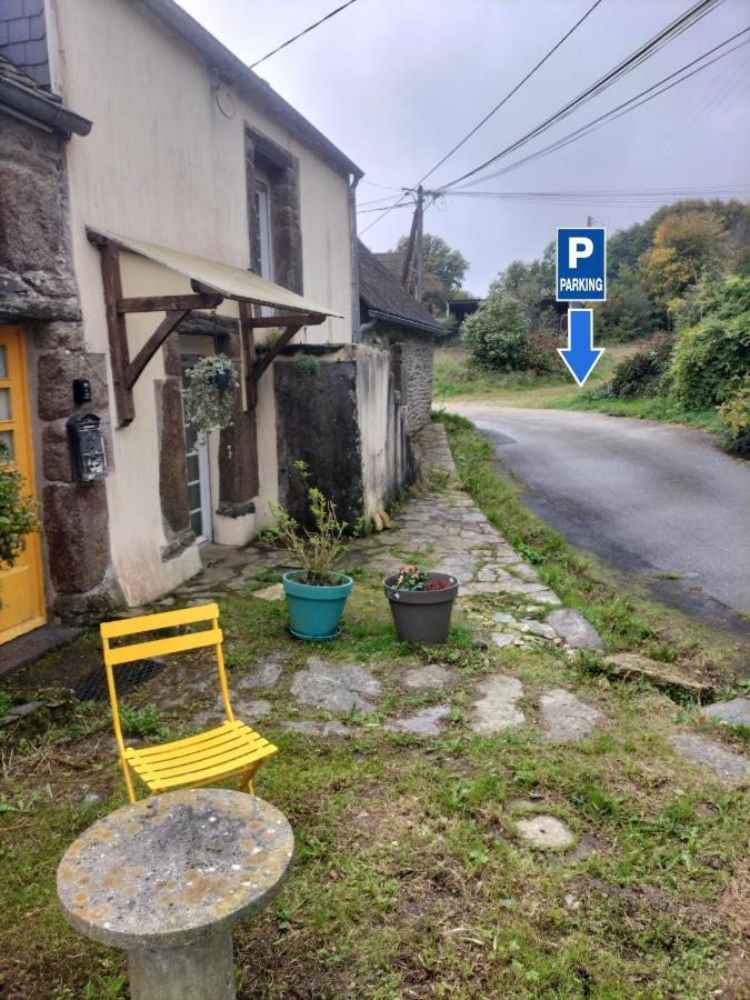 La Maison De Poupee Berrien Buitenkant foto